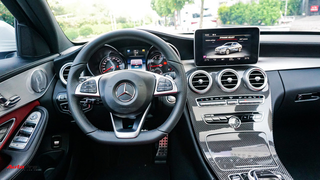 Mercedes-Benz C300 AMG nội thất màu hiếm vừa lăn bánh hơn 6.000 km đã được rao bán với khoản khấu hao cả trăm triệu đồng - Ảnh 10.