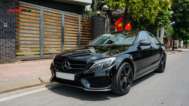 Độ full-black rồi bán lại, chủ xe Mercedes-Benz C300 AMG vẫn khấu hao hàng trăm triệu đồng. - Ảnh 7.