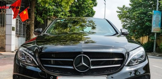 Đại gia Việt chi hơn nửa tỷ đồng dùng lướt sau đó phủ đen Mercedes-Benz C300 AMG